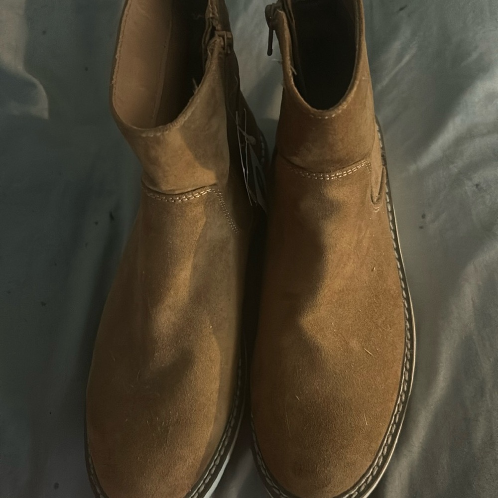 Brand new they don’t fit me size is 9 color brown